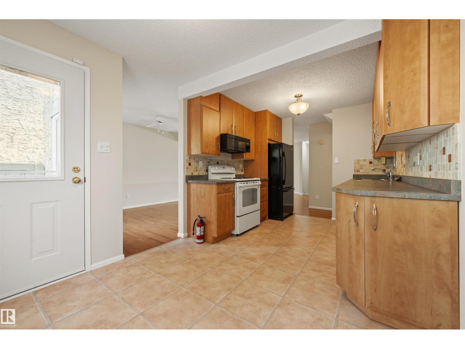 #31 11111 26 AV NW - 7