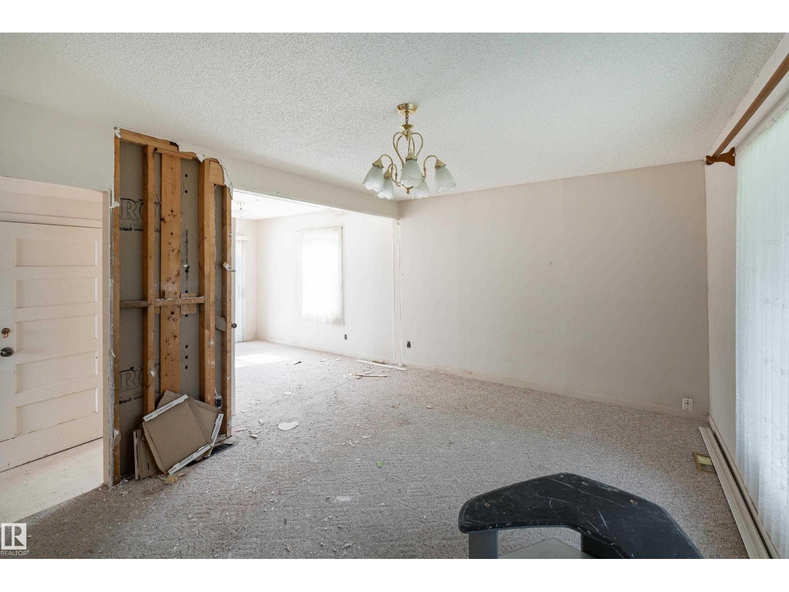 9642 72 AV NW NW - 15