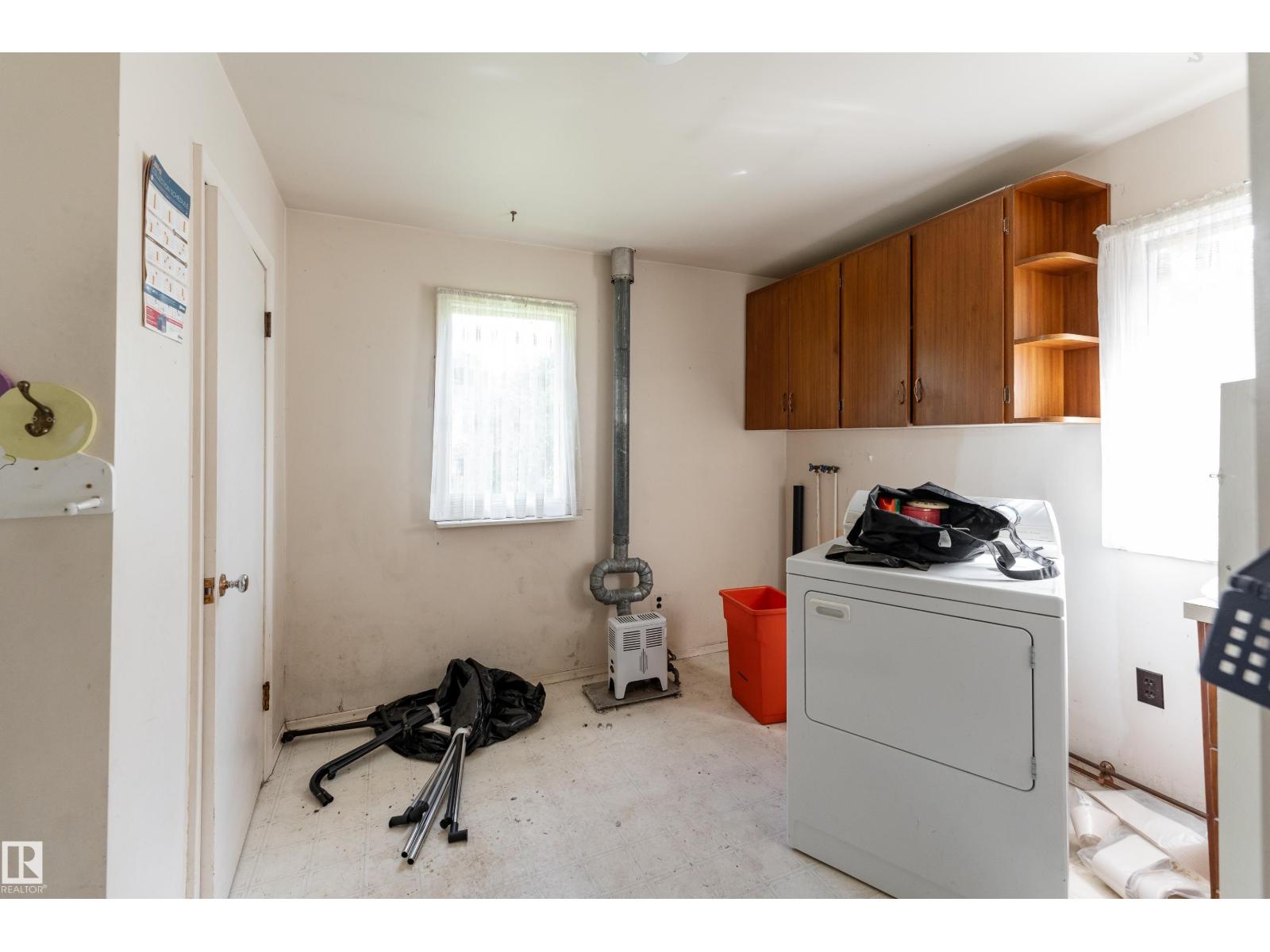 9642 72 AV NW NW - 16
