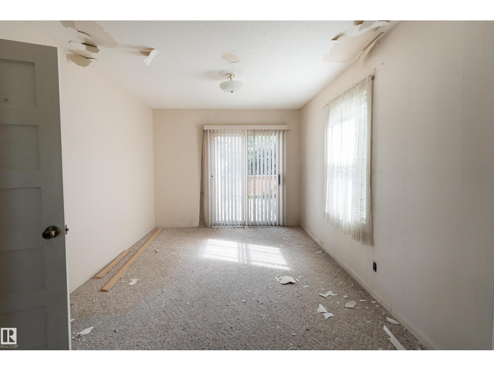 9642 72 AV NW NW - 17