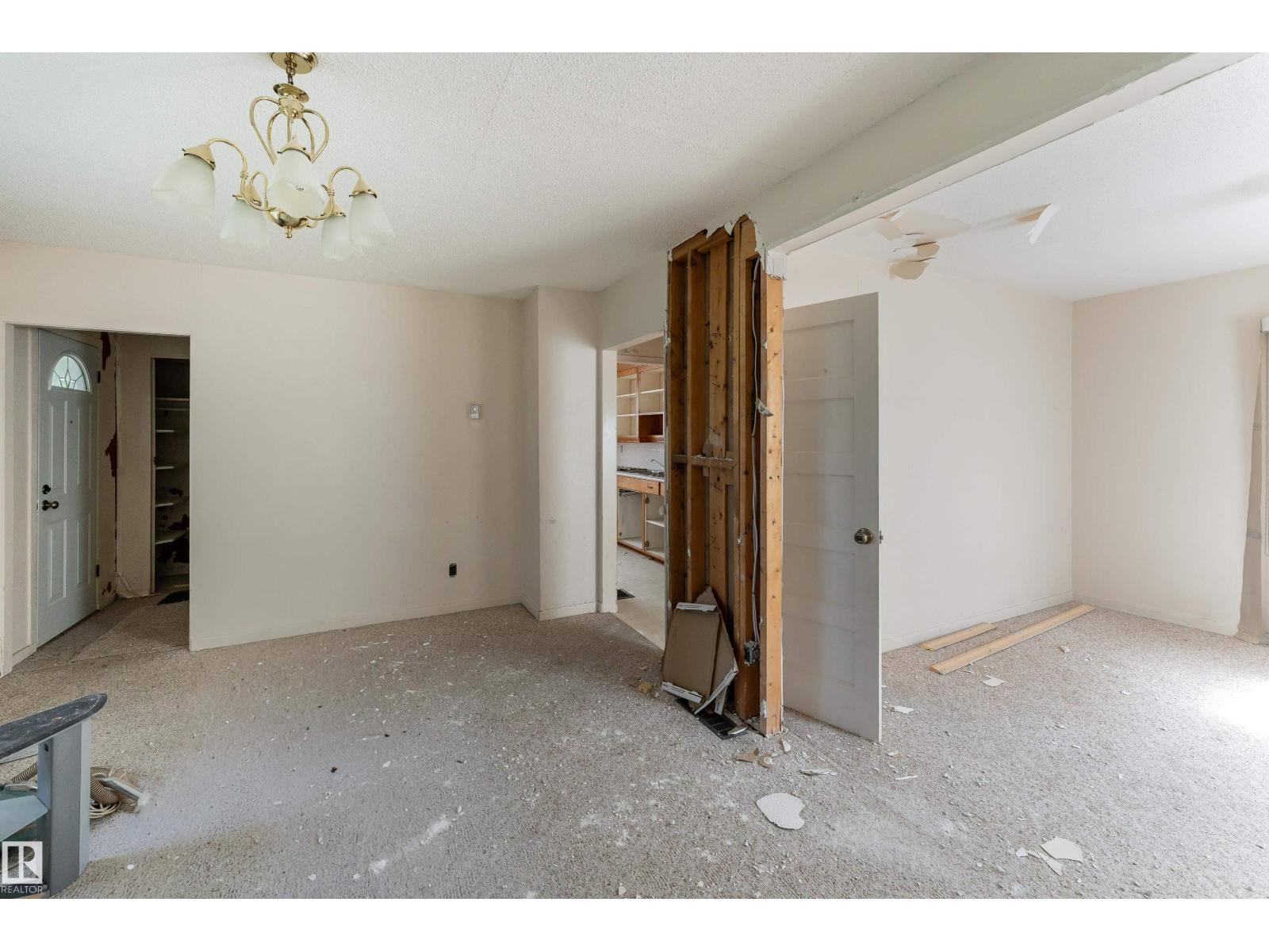 9642 72 AV NW NW - 18
