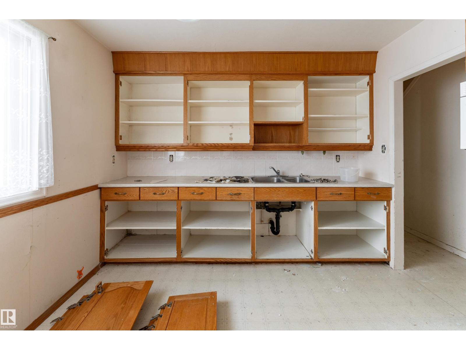 9642 72 AV NW NW - 20