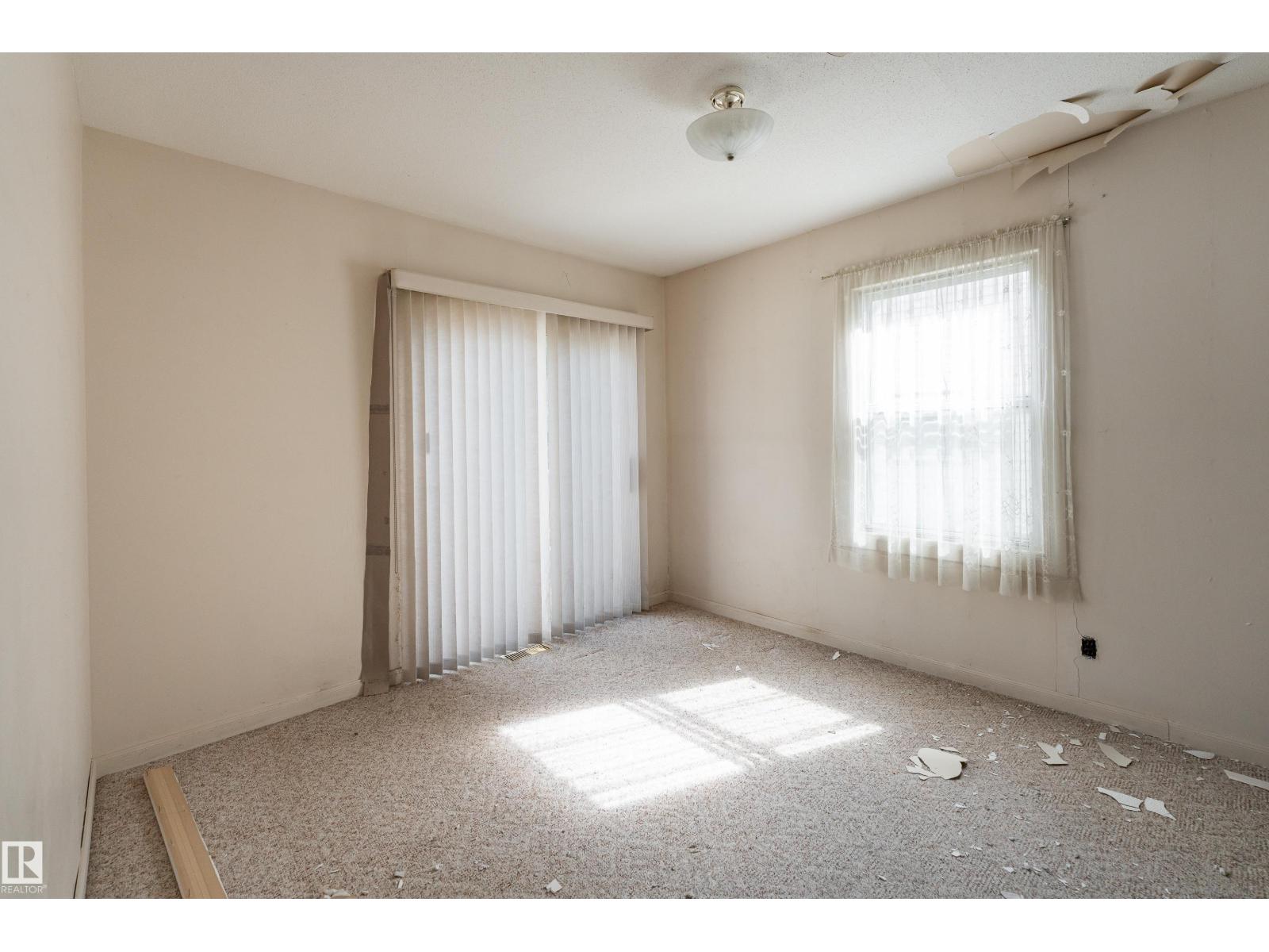 9642 72 AV NW NW - 21