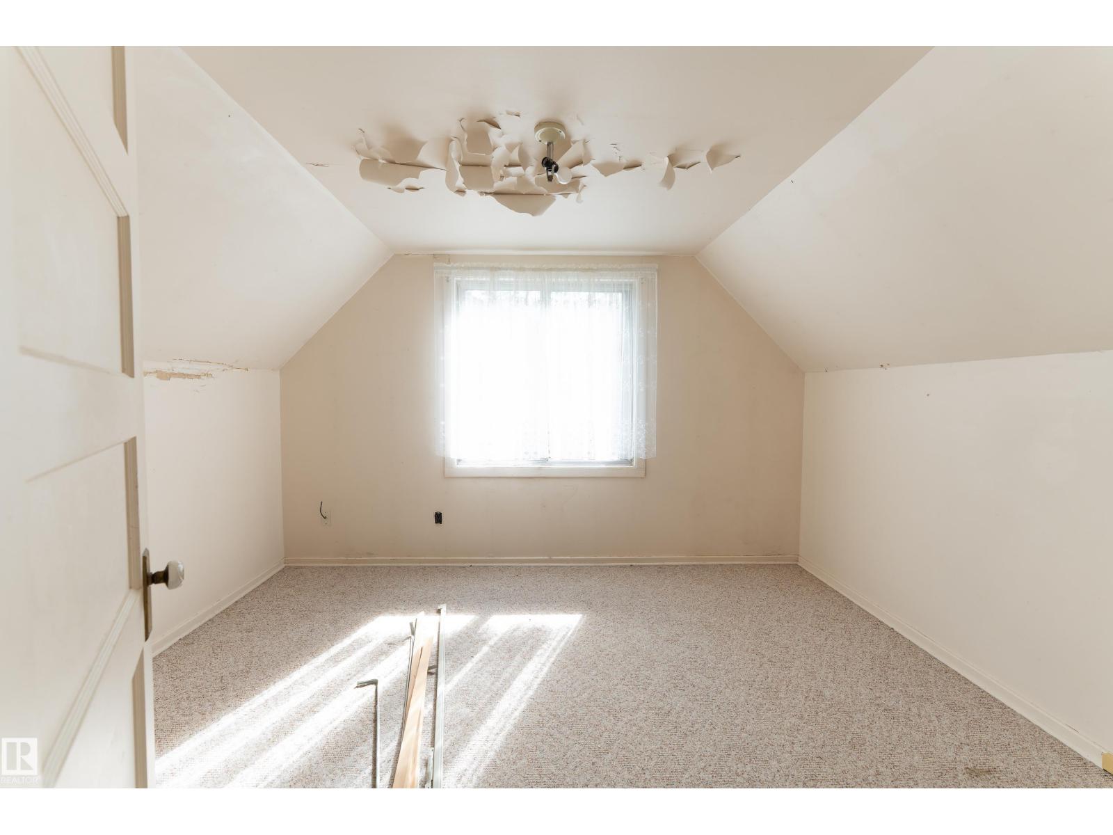 9642 72 AV NW NW - 23
