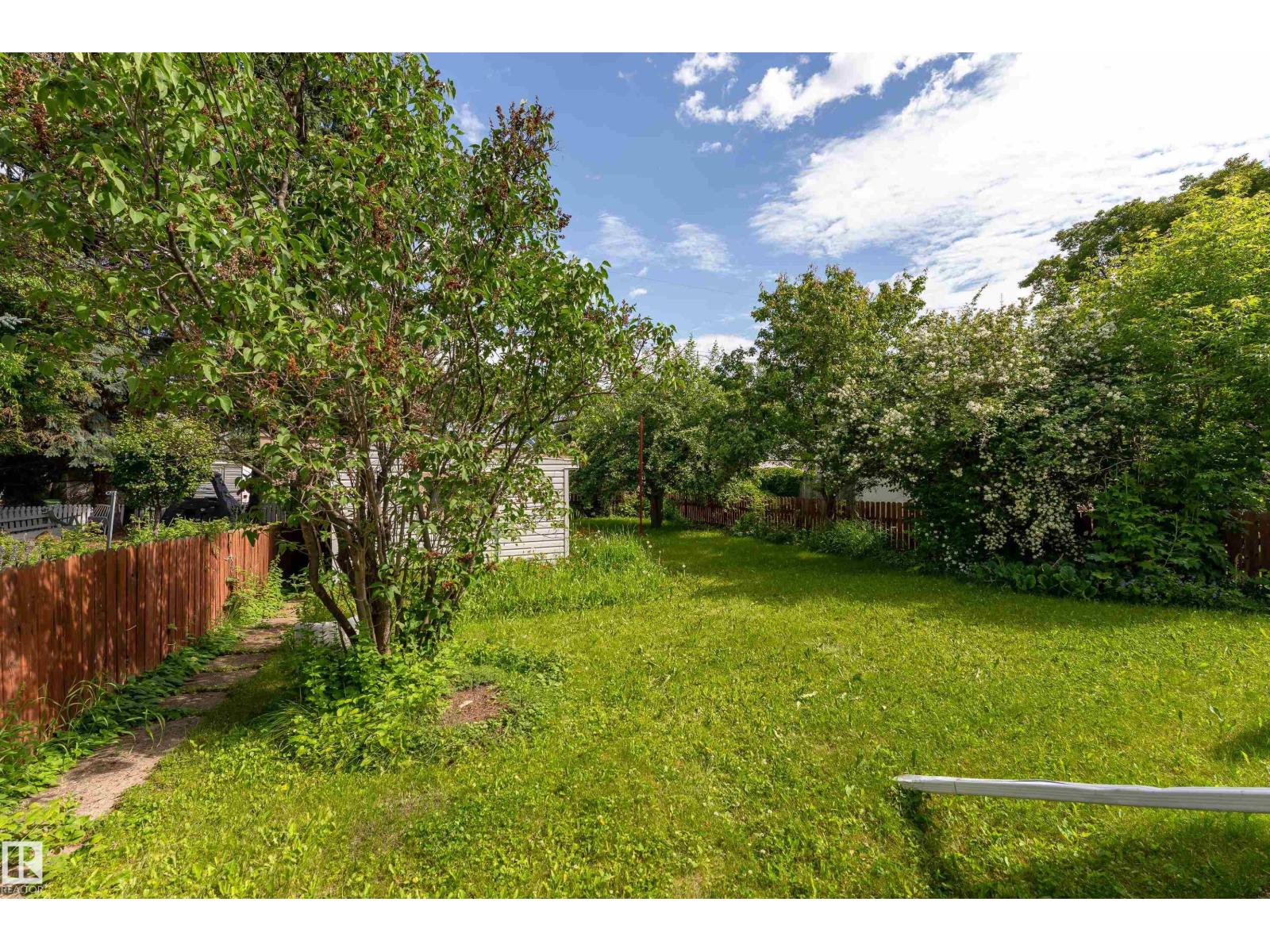 9642 72 Av NW NW photo 5 — MLS® E4497267