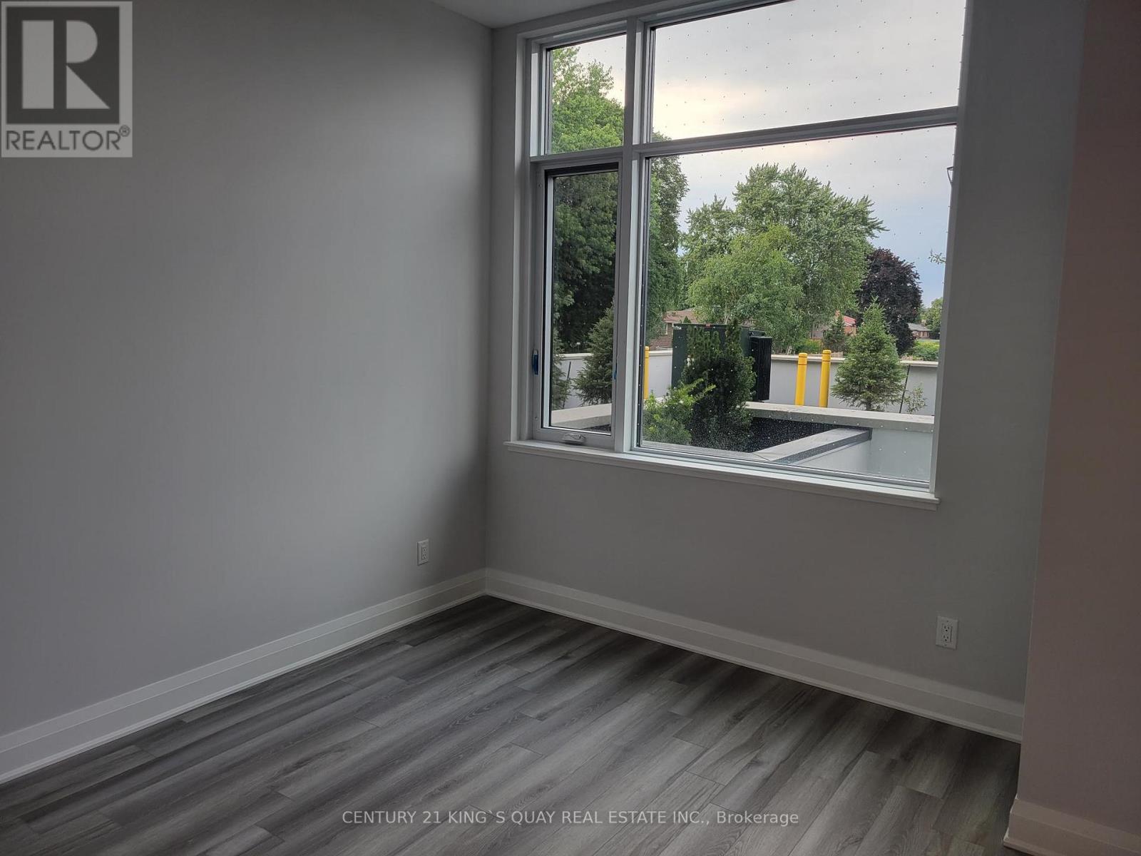 #106 3220 SHEPPARD AVENUE E - 10