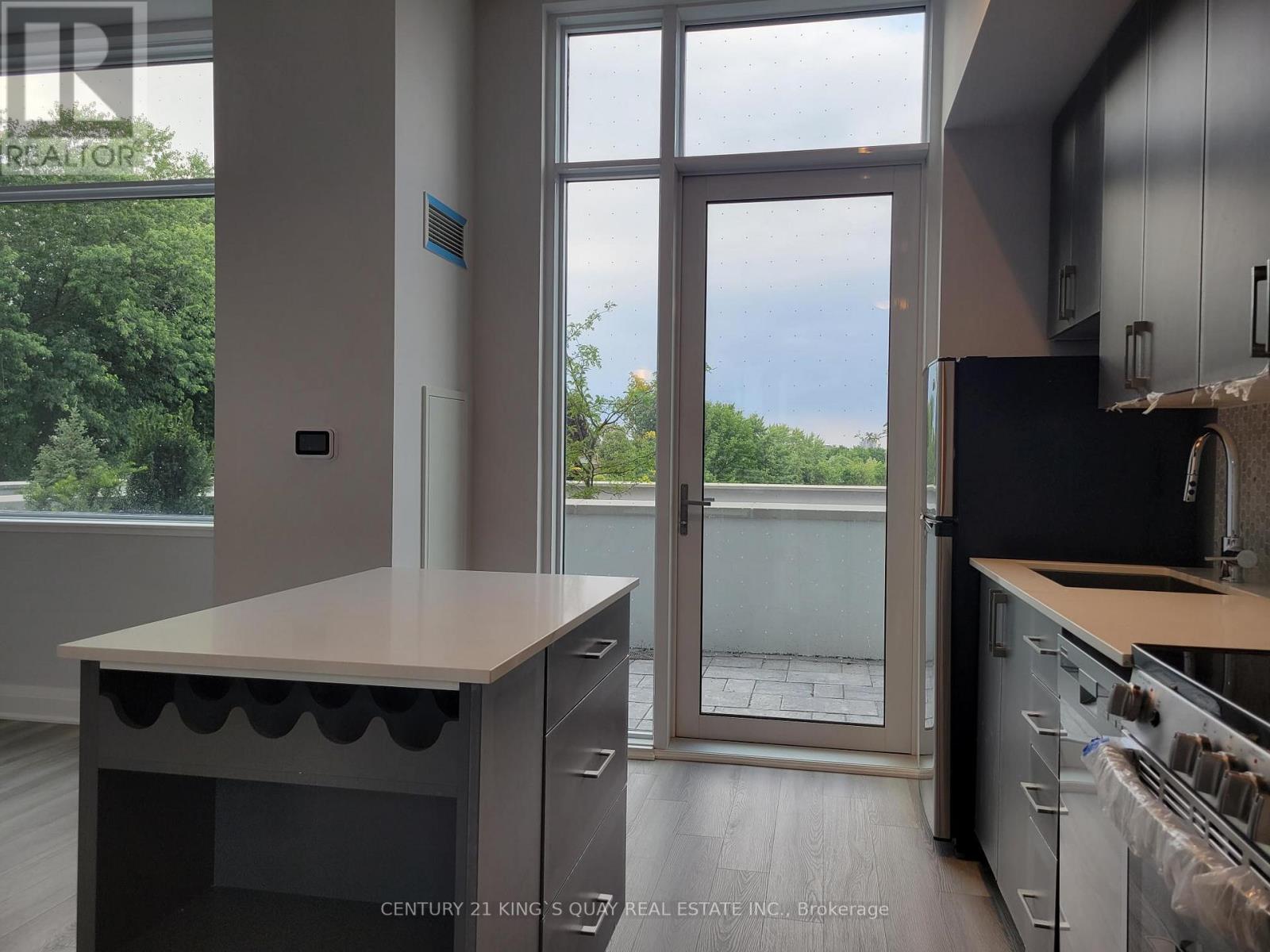 #106 3220 SHEPPARD AVENUE E - 6