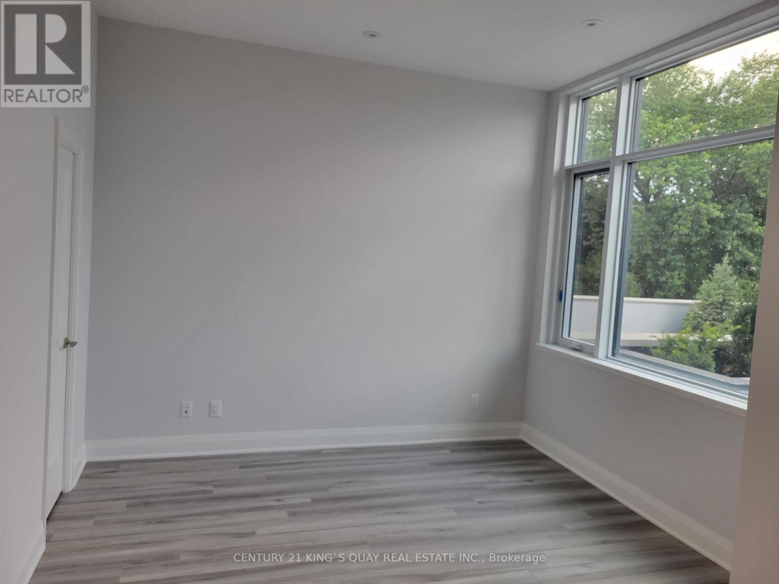 #106 3220 SHEPPARD AVENUE E - 7