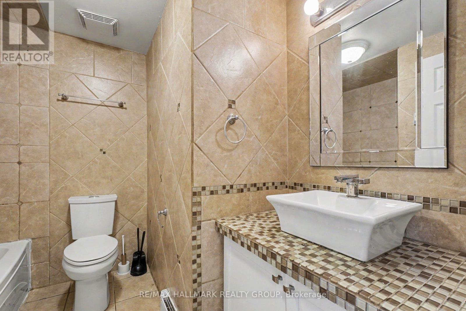#101 3045 OLYMPIC WAY - 17