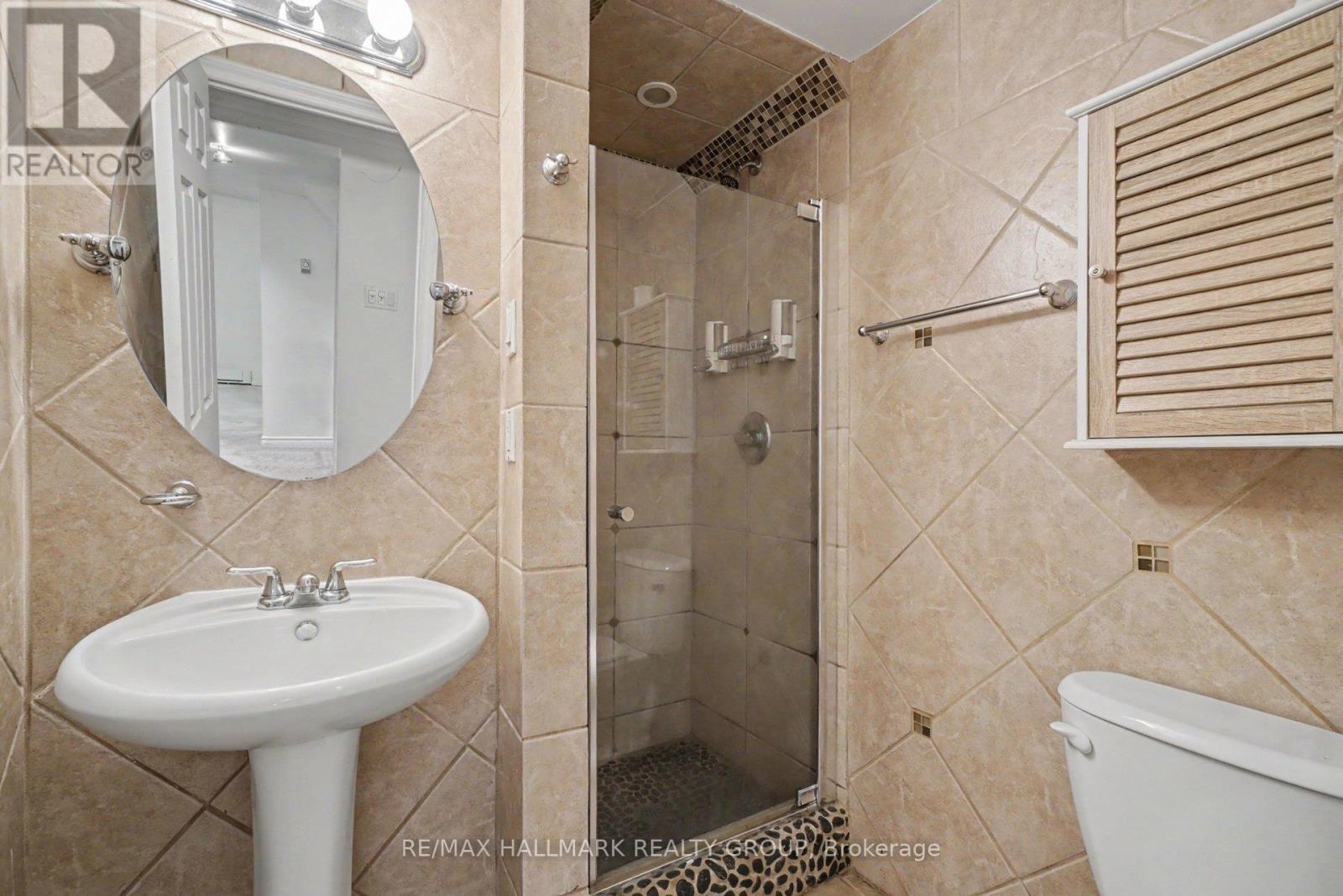 #101 3045 OLYMPIC WAY - 23