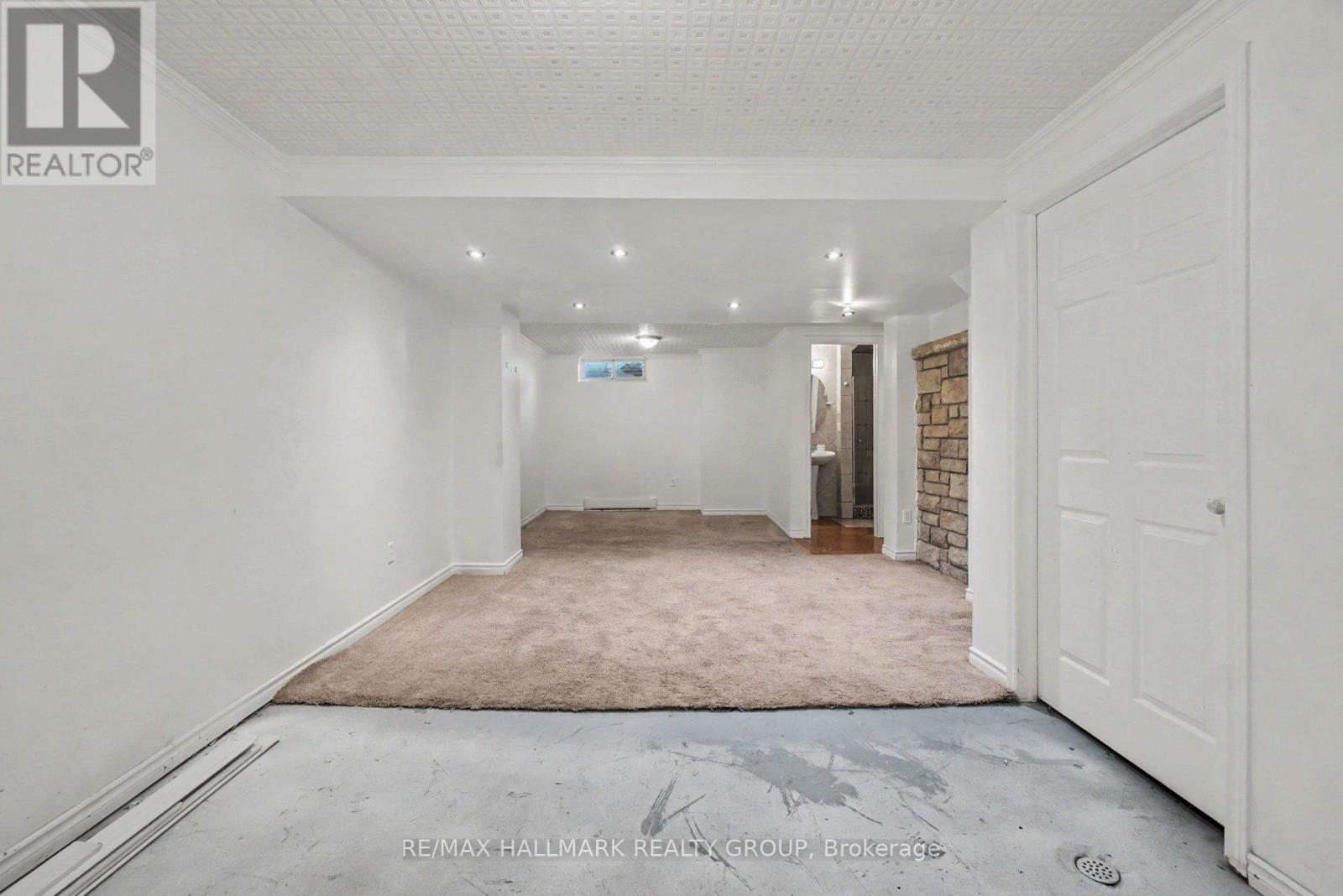 #101 3045 OLYMPIC WAY - 24