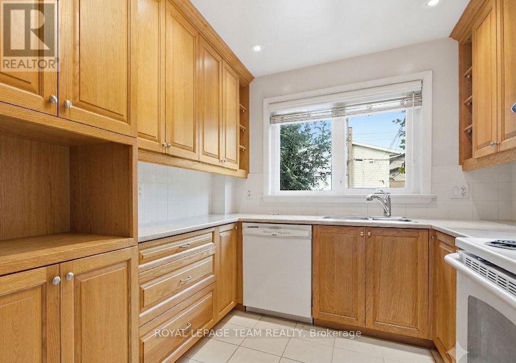 1020 RIDDELL AVENUE S - 10