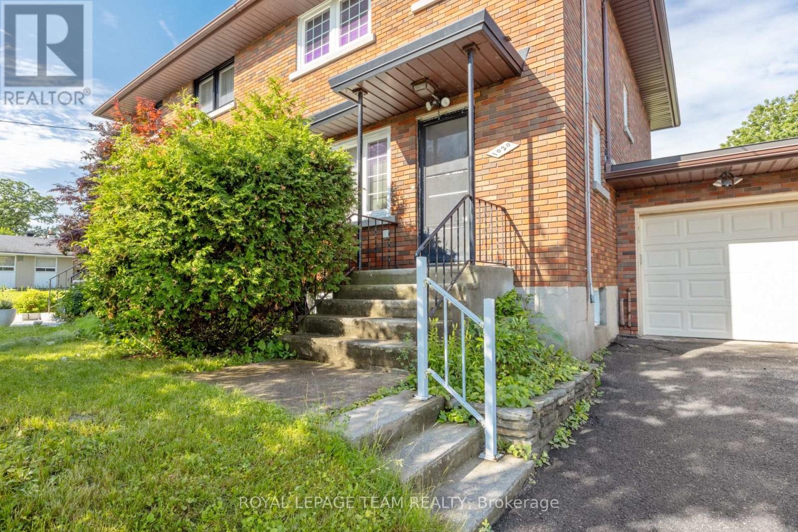 1020 RIDDELL AVENUE S - 2