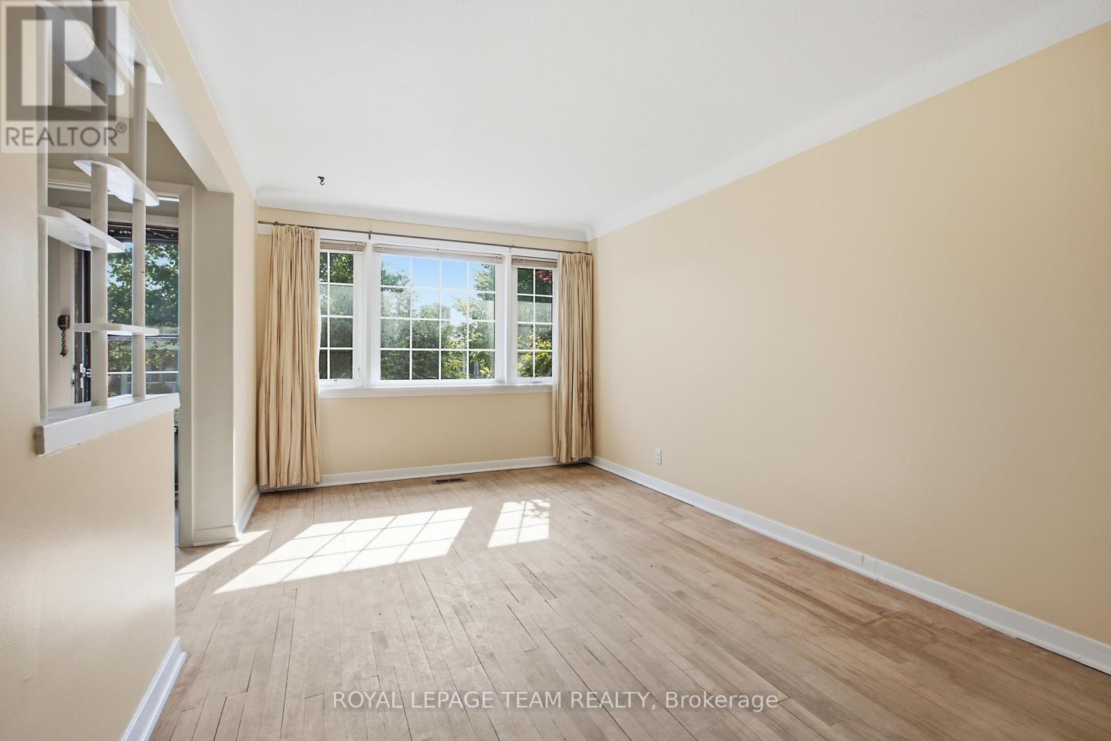 1020 RIDDELL AVENUE S - 4