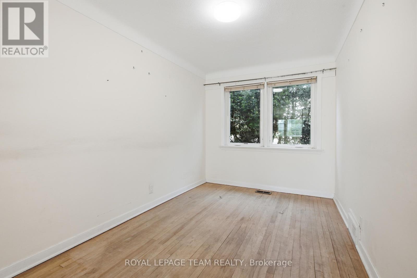 1020 RIDDELL AVENUE S - 6