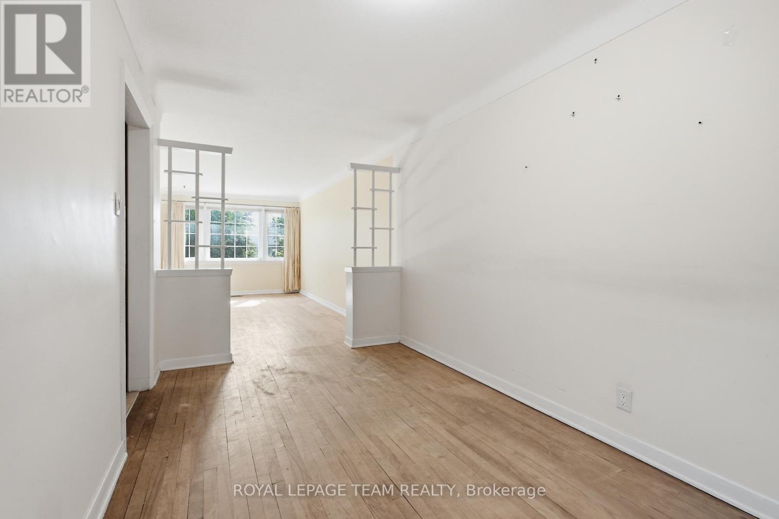 1020 RIDDELL AVENUE S - 7