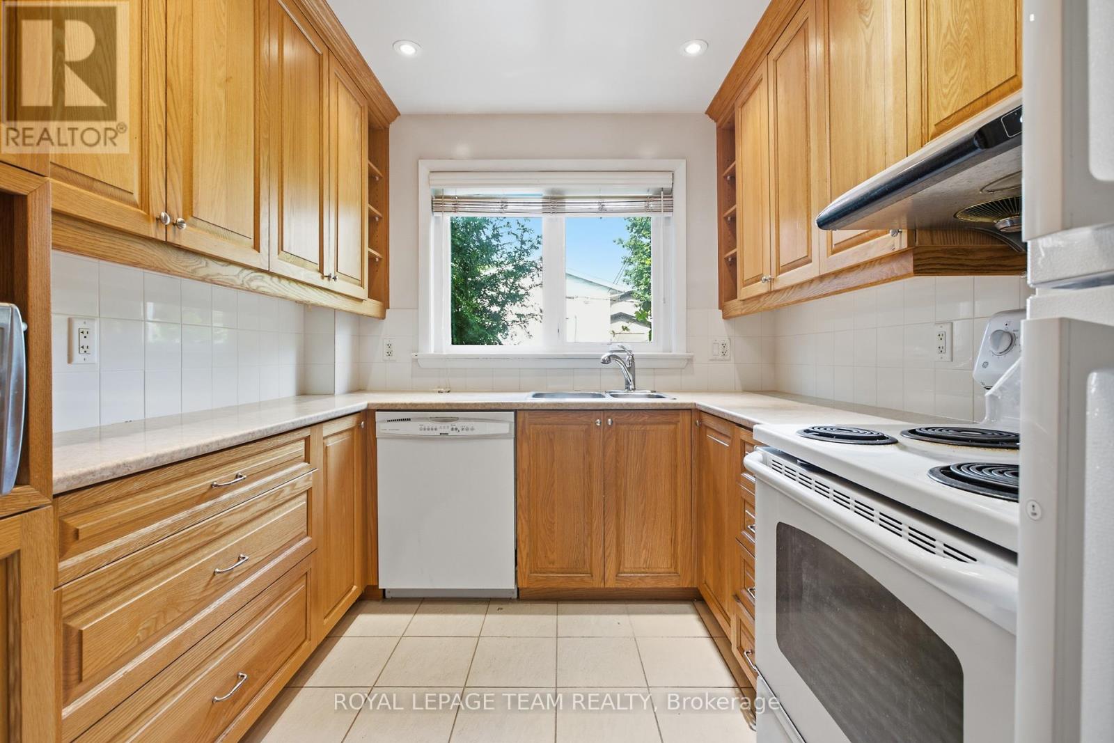 1020 RIDDELL AVENUE S - 8
