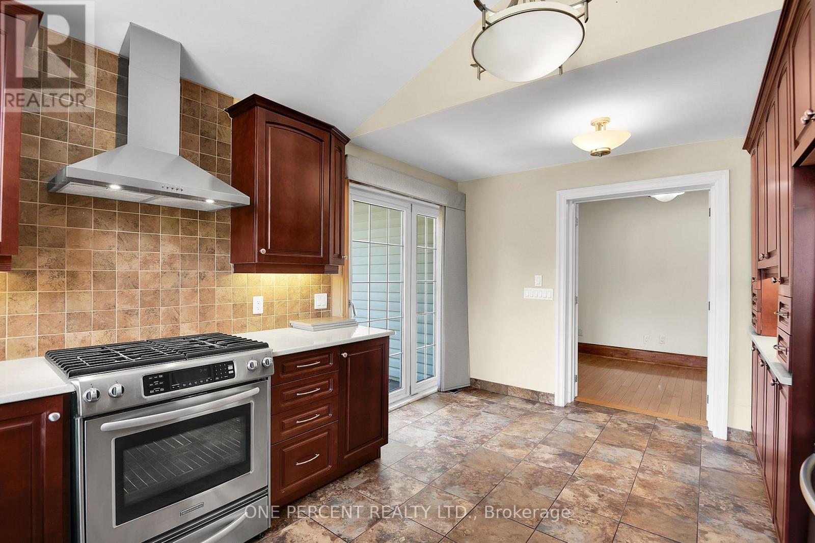 6 Bed, 2 Bath House for Sale in Ottawa – 705 PARKDALE AVENUE, Ottawa – MLS# X13525992 - Image 13