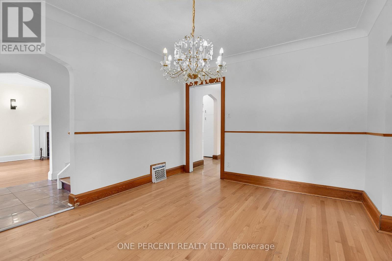 6 Bed, 2 Bath House for Sale in Ottawa – 705 PARKDALE AVENUE, Ottawa – MLS# X13525992 - Image 9