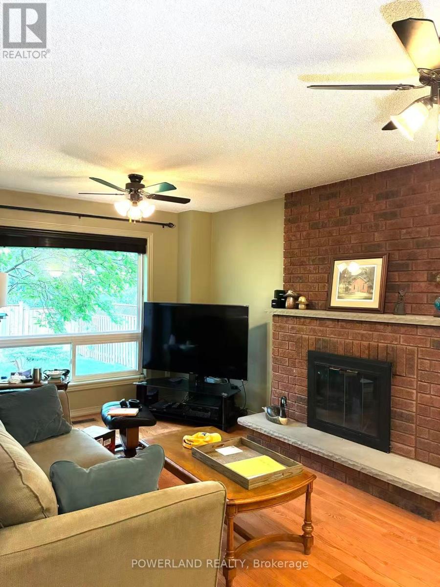 816 HOLLANDER ROAD - 11