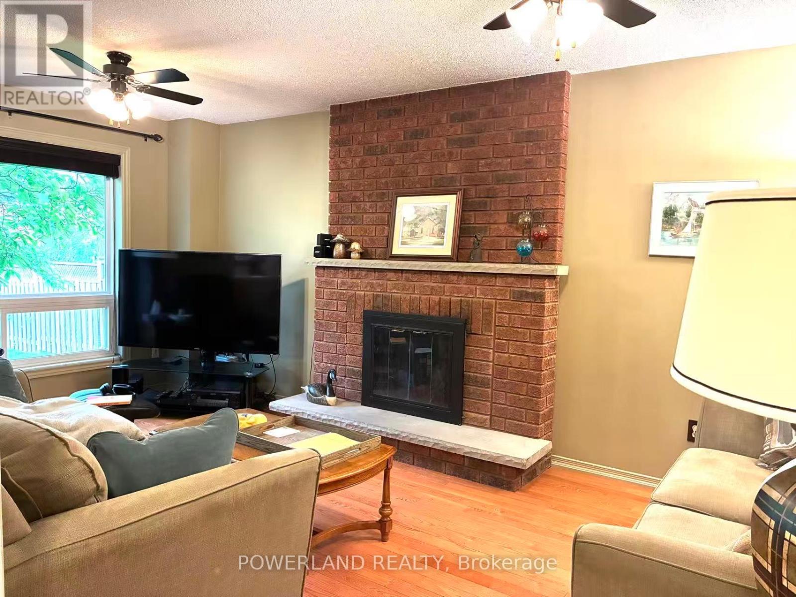 816 HOLLANDER ROAD - 12