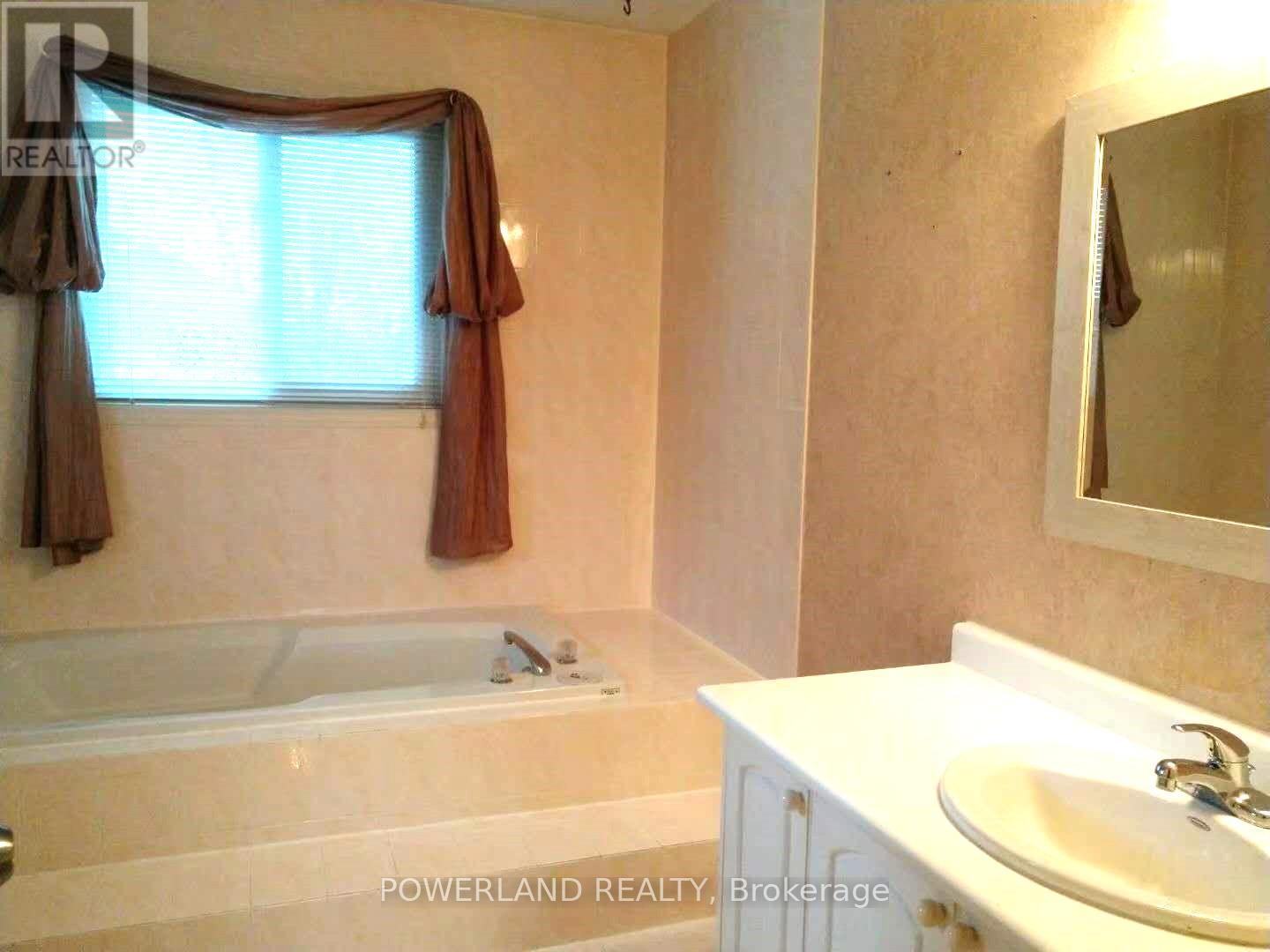 816 HOLLANDER ROAD - 23