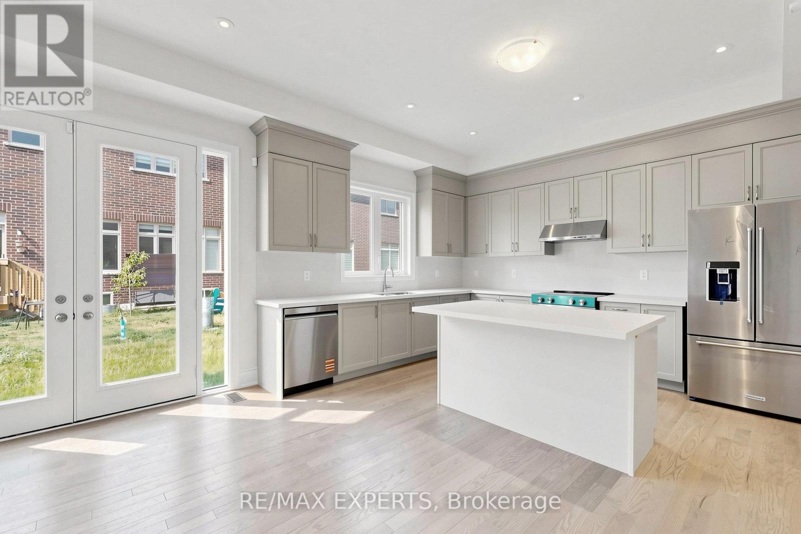 60 BUD LEGGETT CRESCENT - 13