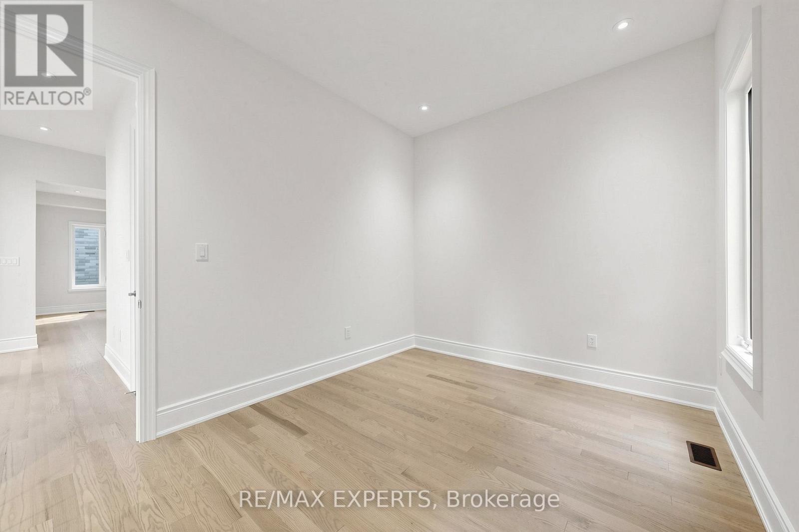 60 BUD LEGGETT CRESCENT - 23