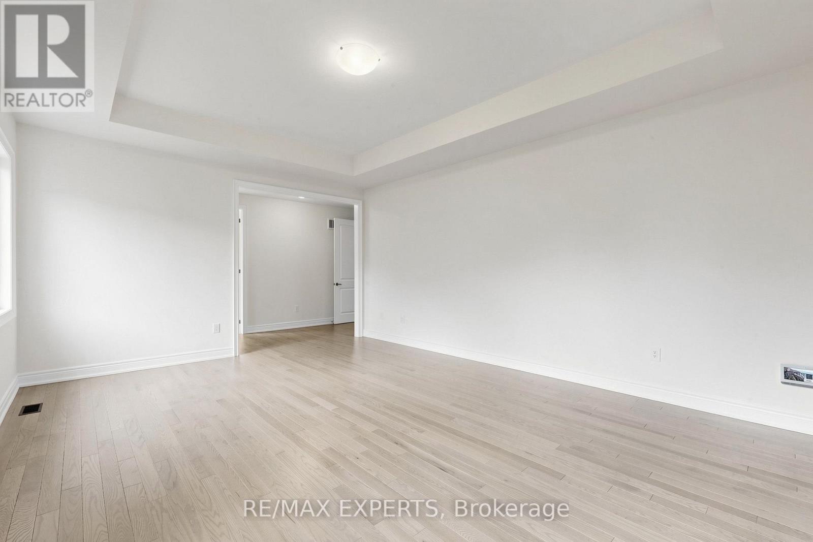 60 BUD LEGGETT CRESCENT - 29