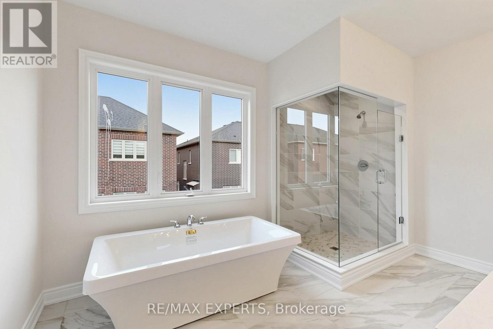 60 BUD LEGGETT CRESCENT - 33