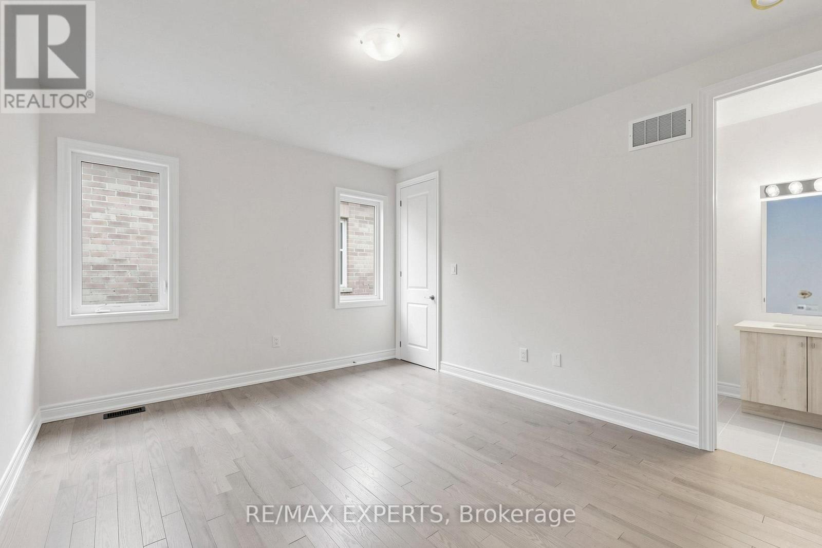 60 BUD LEGGETT CRESCENT - 36