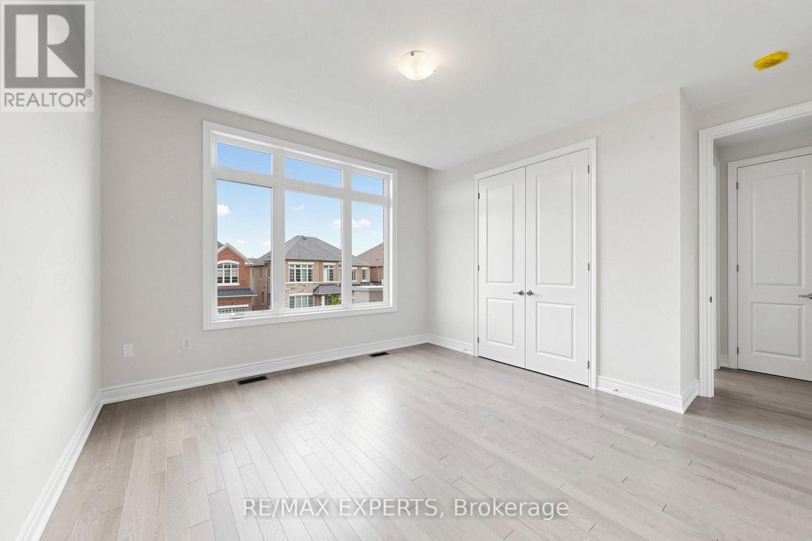 60 BUD LEGGETT CRESCENT - 38
