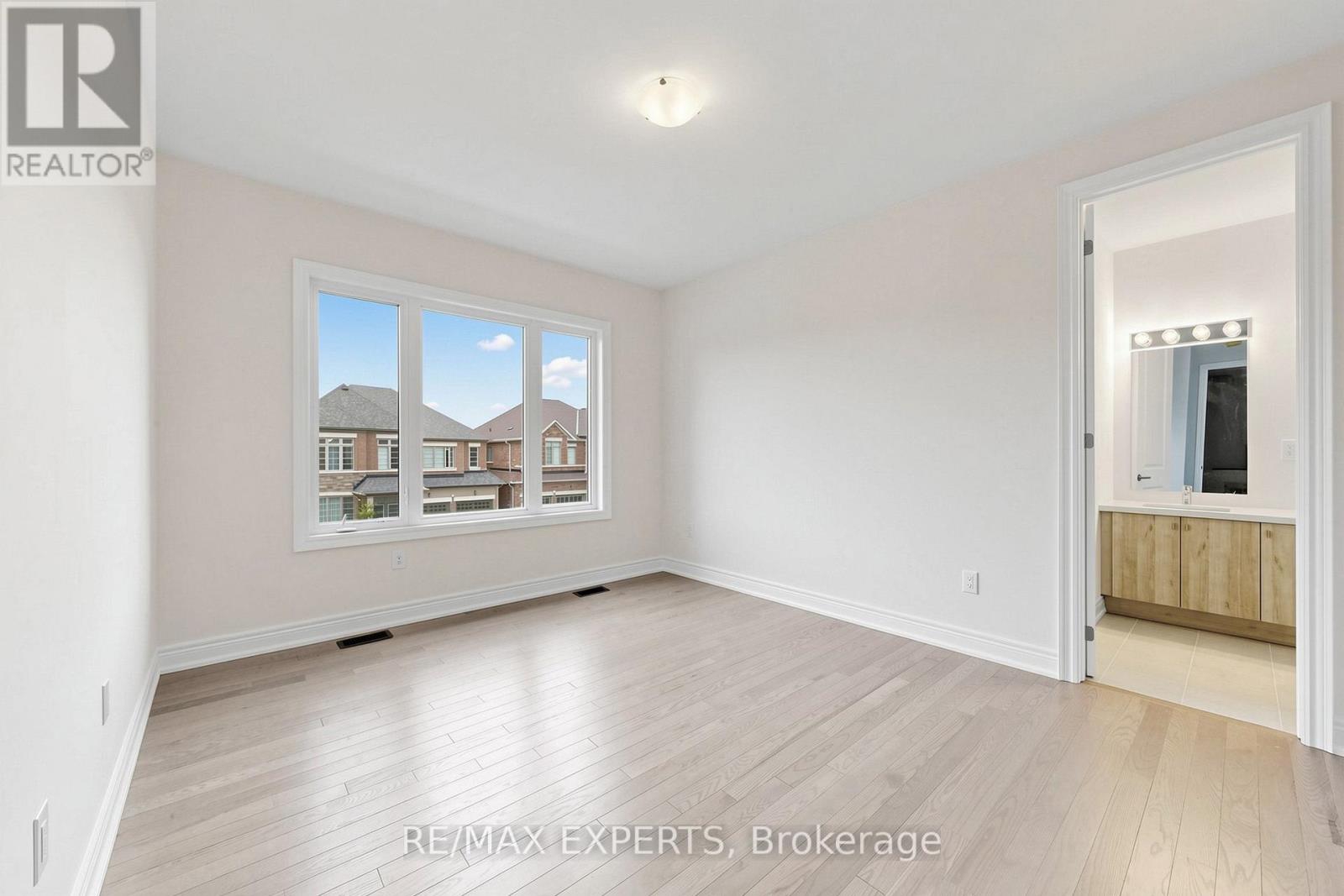 60 BUD LEGGETT CRESCENT - 41