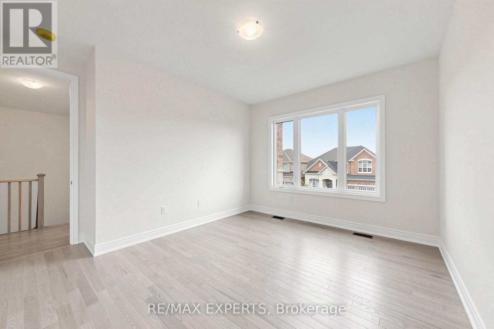 60 BUD LEGGETT CRESCENT - 42