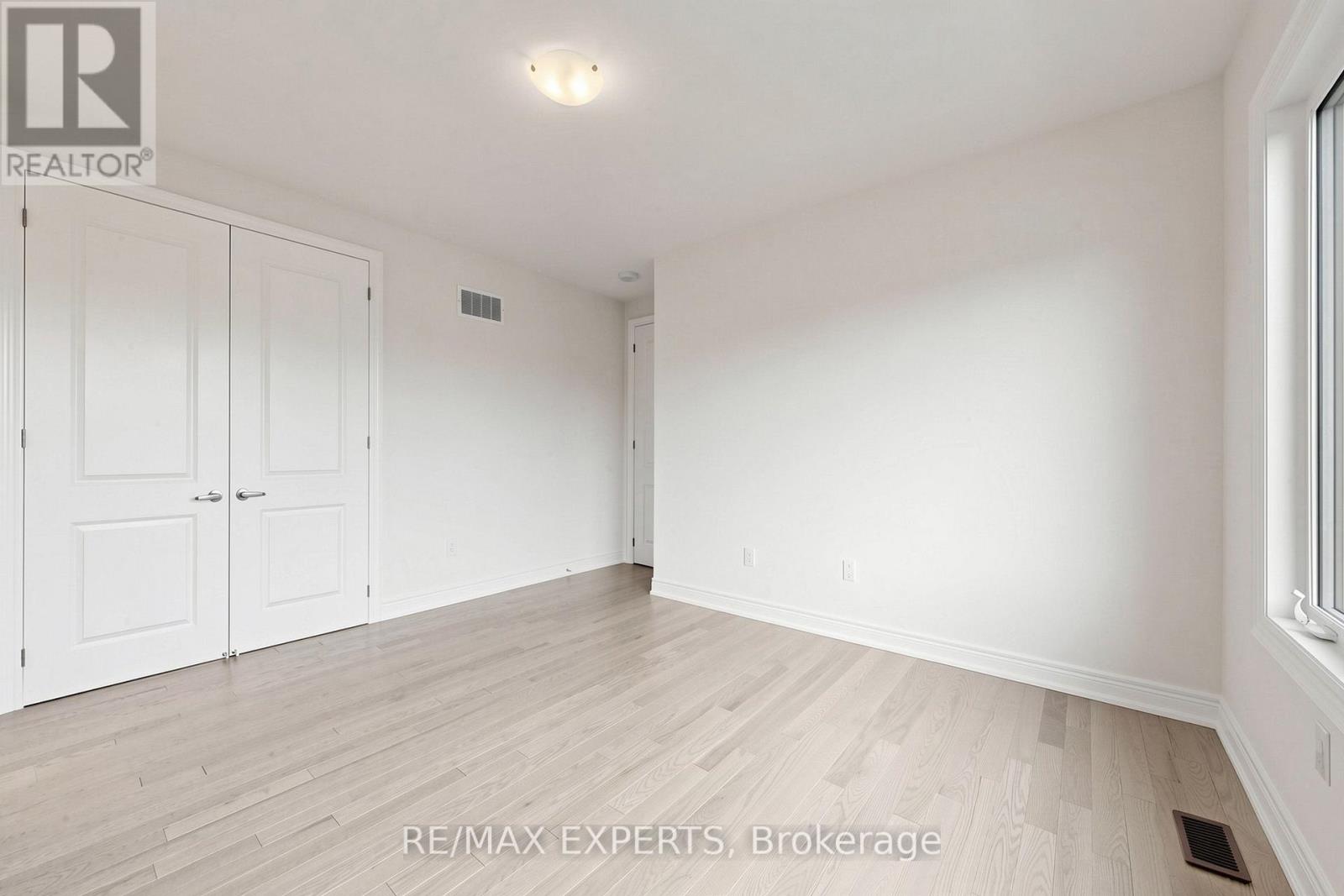 60 BUD LEGGETT CRESCENT - 43