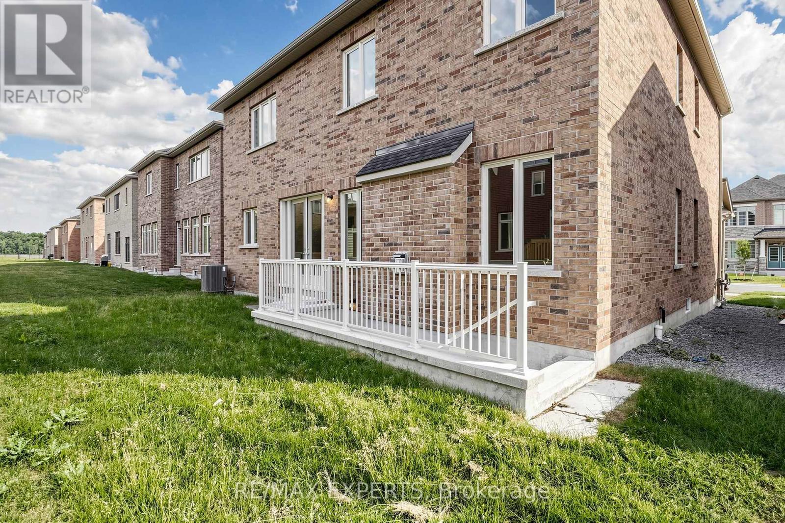 60 BUD LEGGETT CRESCENT - 48