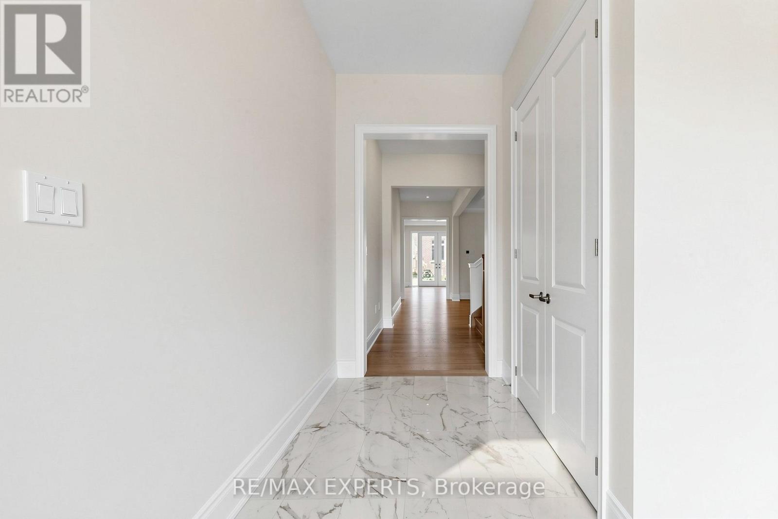 60 BUD LEGGETT CRESCENT - 7