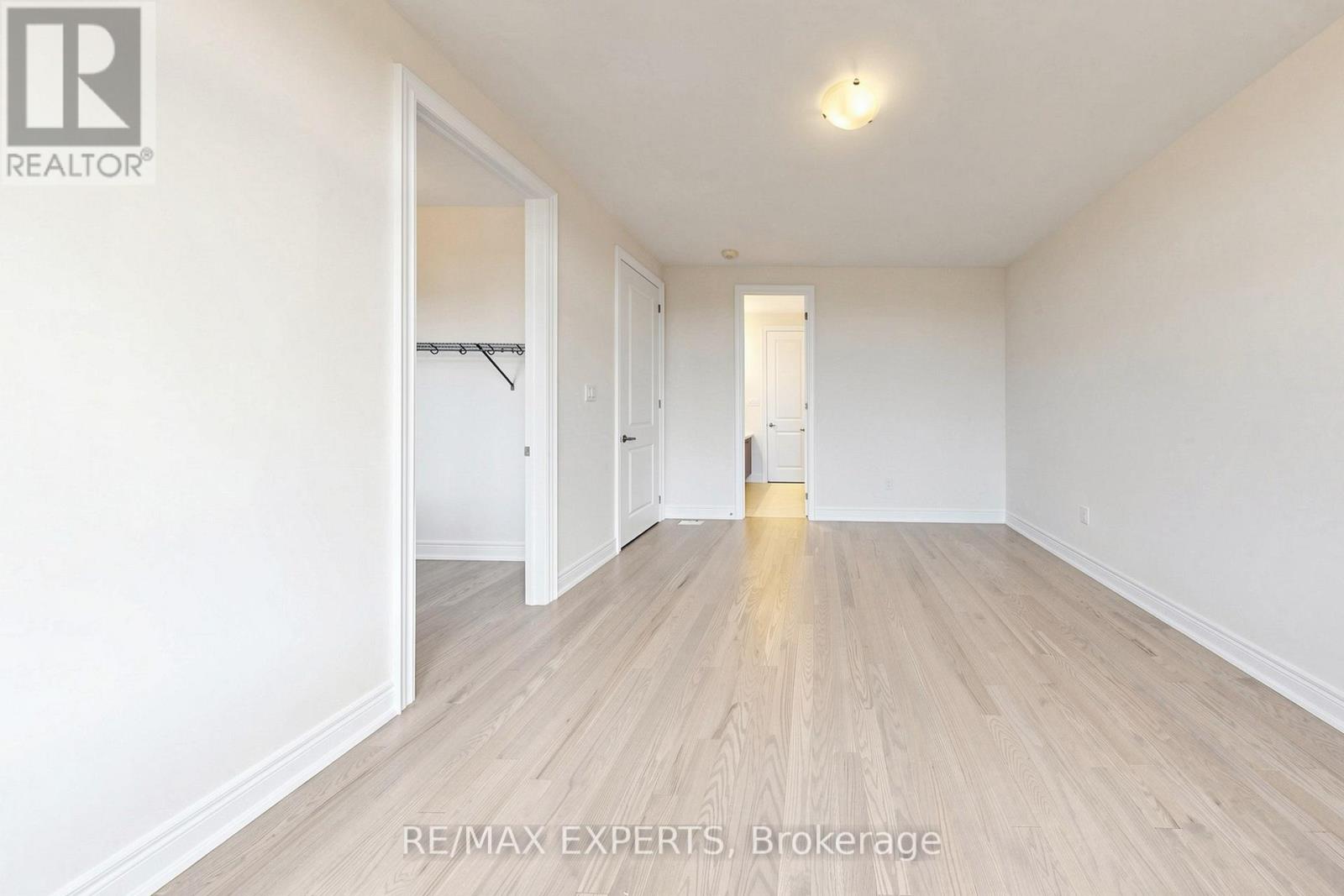 7 LORRAINE HAND CRESCENT - 39