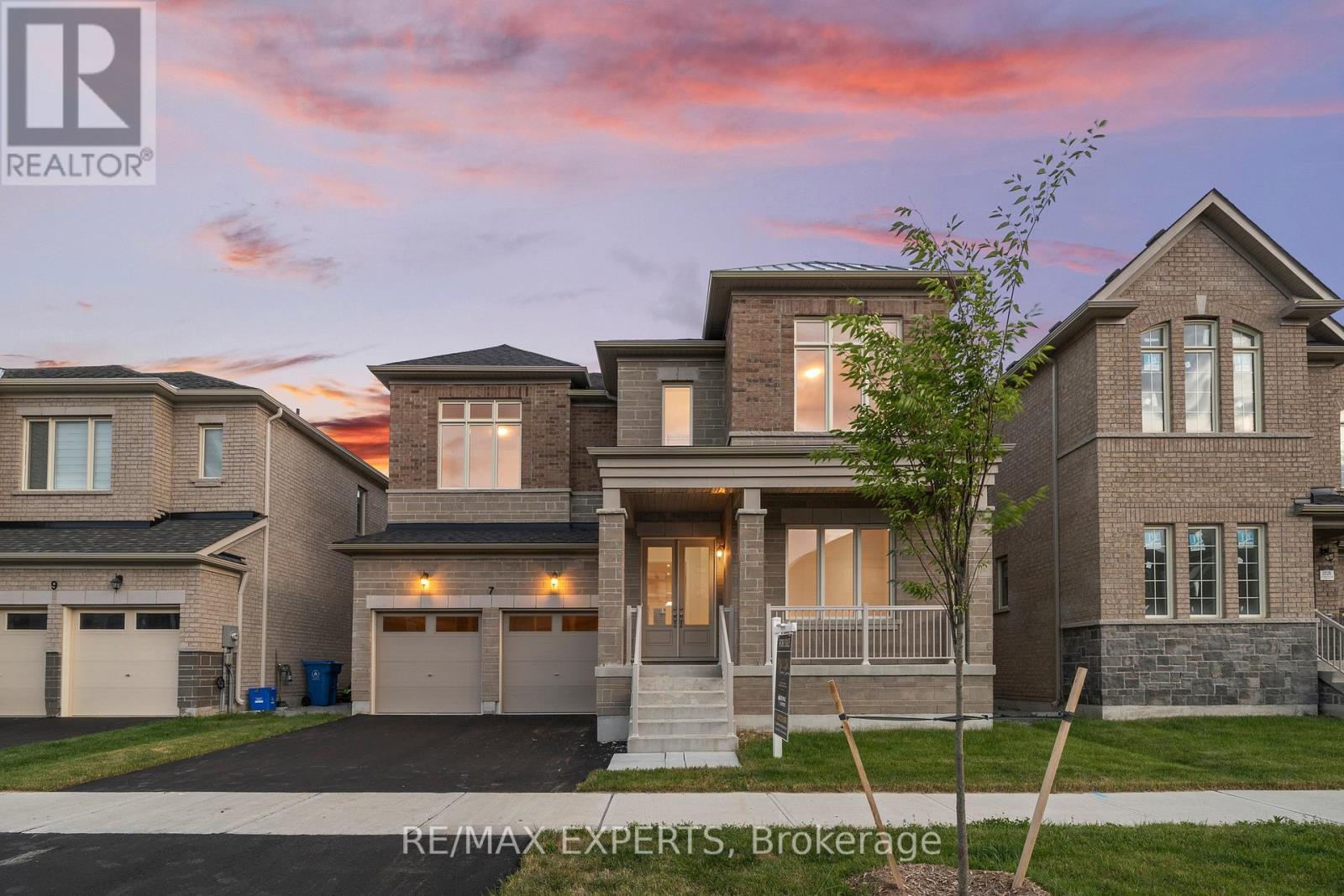 7 LORRAINE HAND CRESCENT - 46