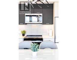 1009 - 2300 St. Clair Avenue W, Toronto, ON M6N0B3 Photo 9