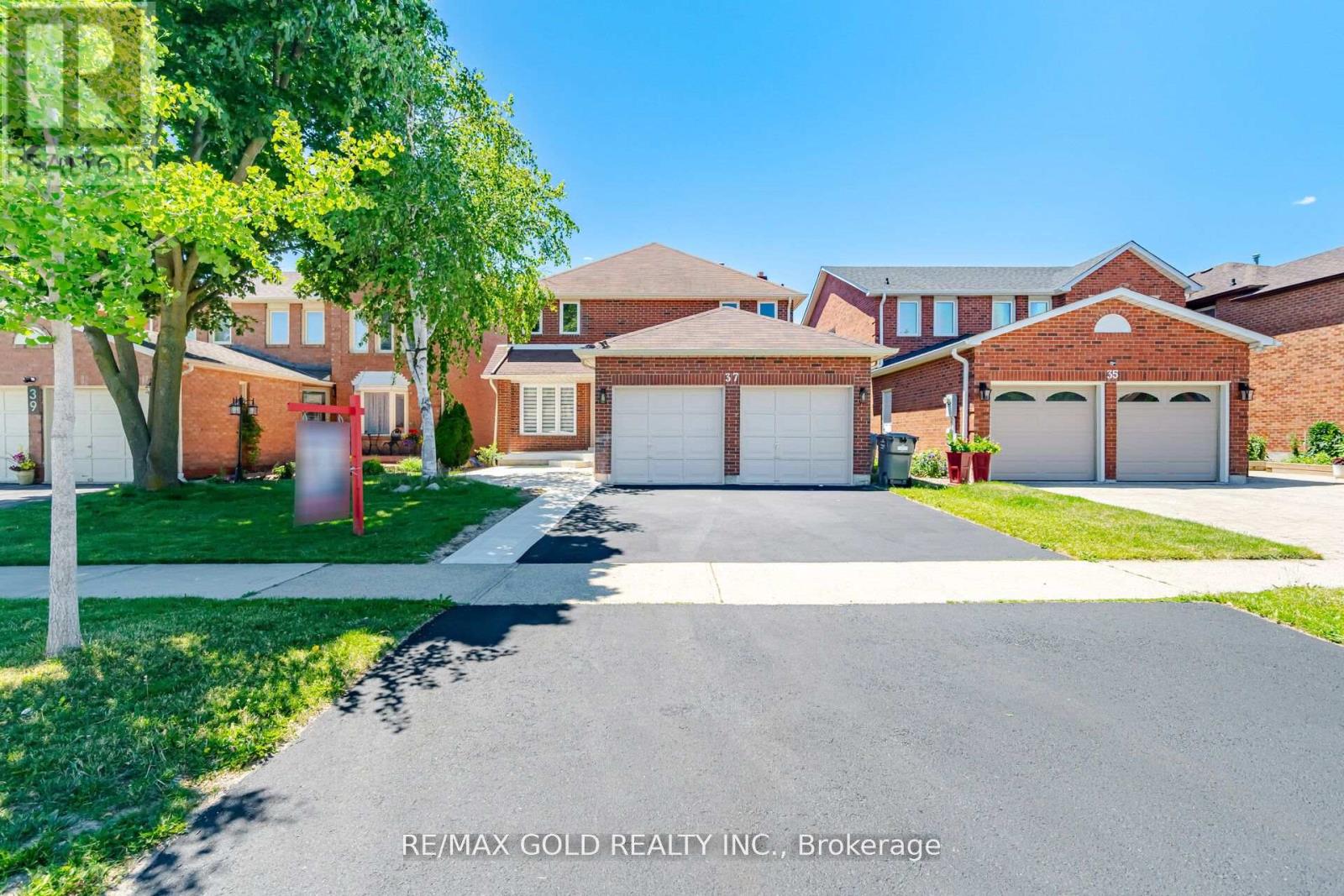 37 LORD SIMCOE DRIVE - 1