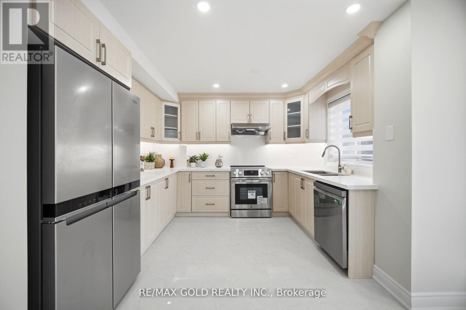 37 LORD SIMCOE DRIVE - 13