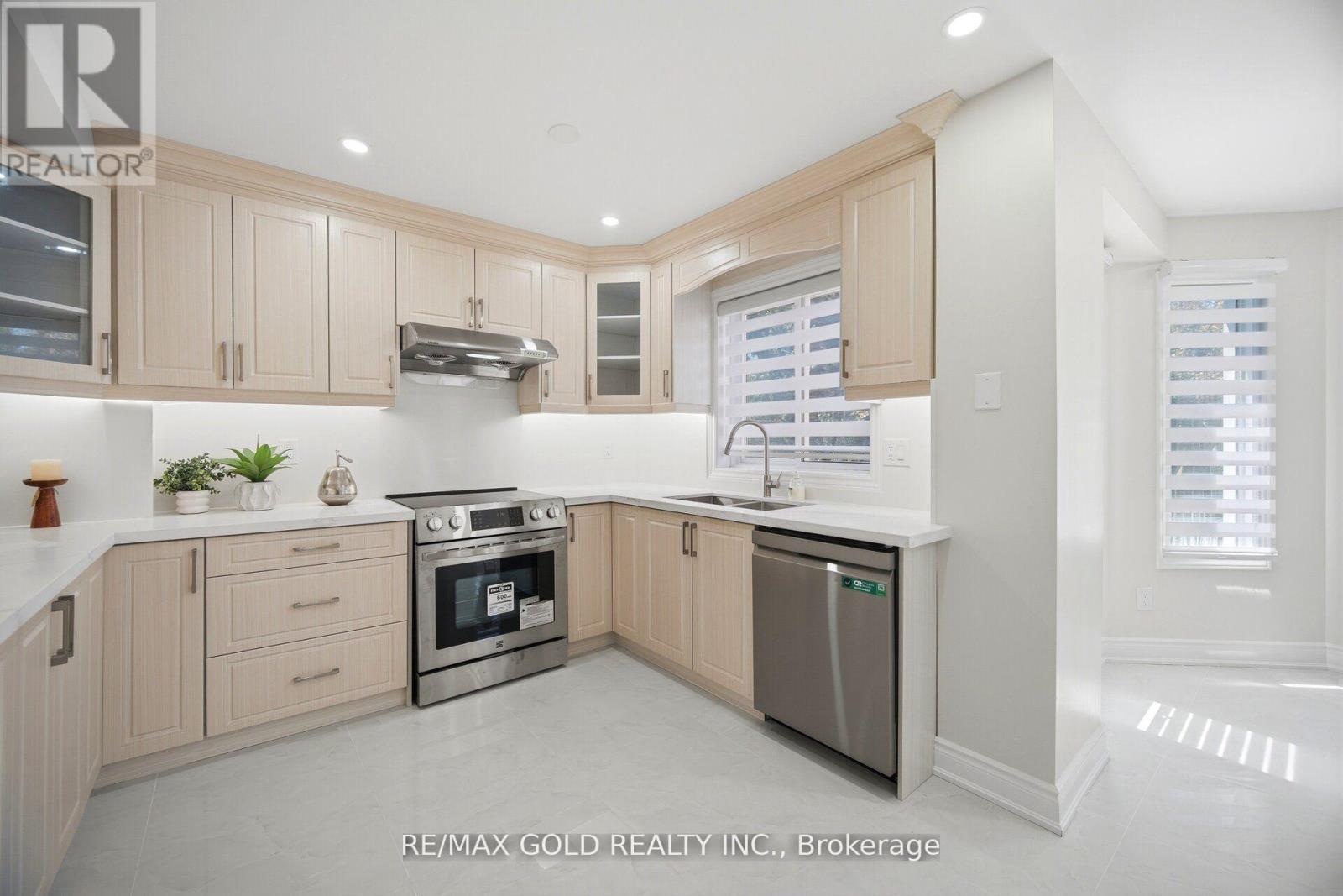 37 LORD SIMCOE DRIVE - 15