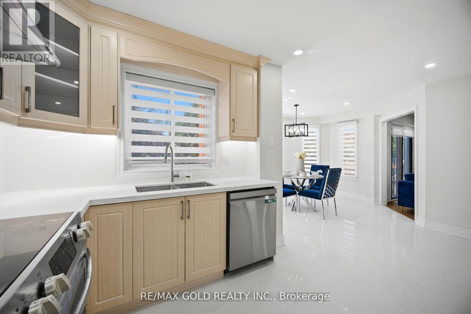 37 LORD SIMCOE DRIVE - 16
