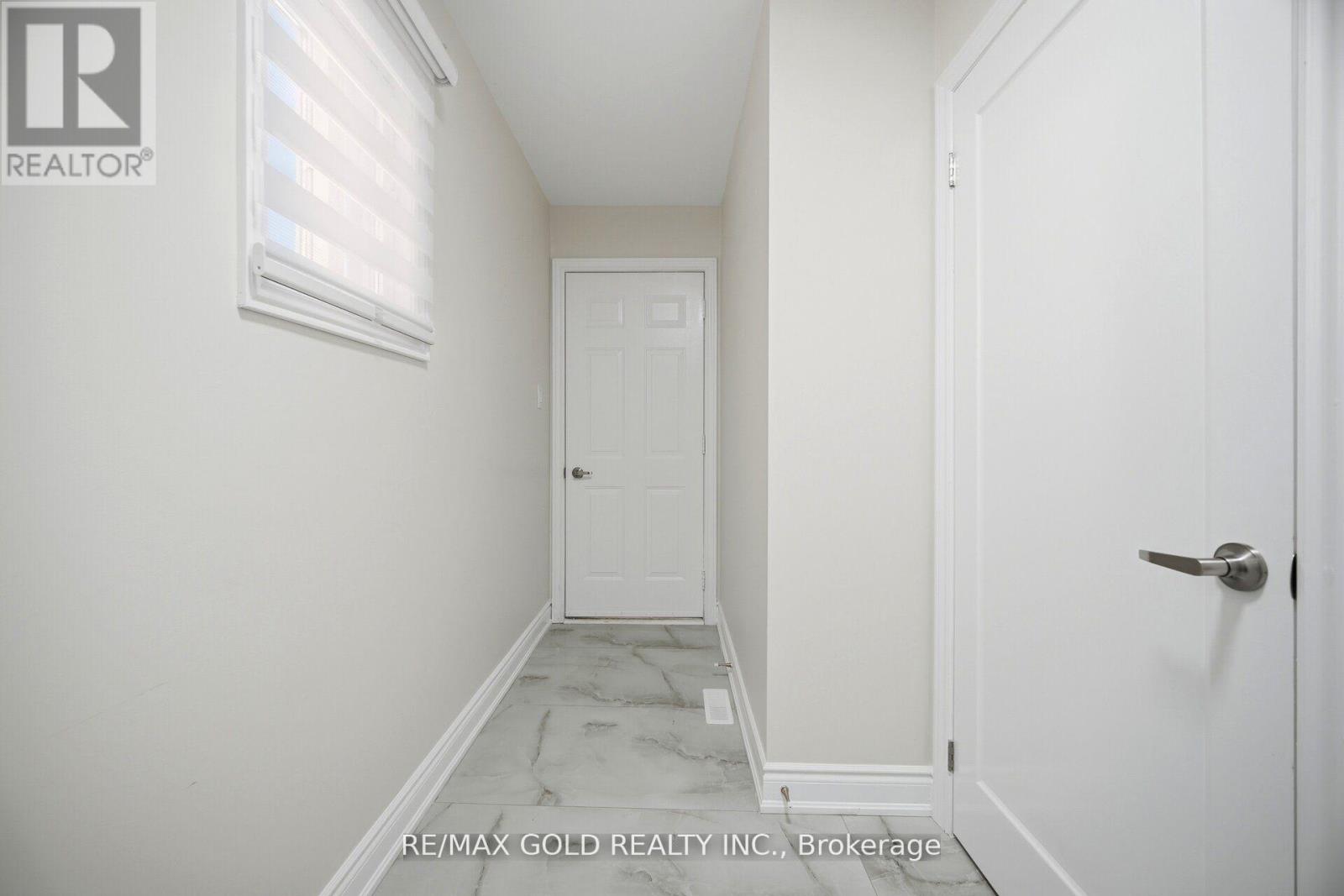 37 LORD SIMCOE DRIVE - 24