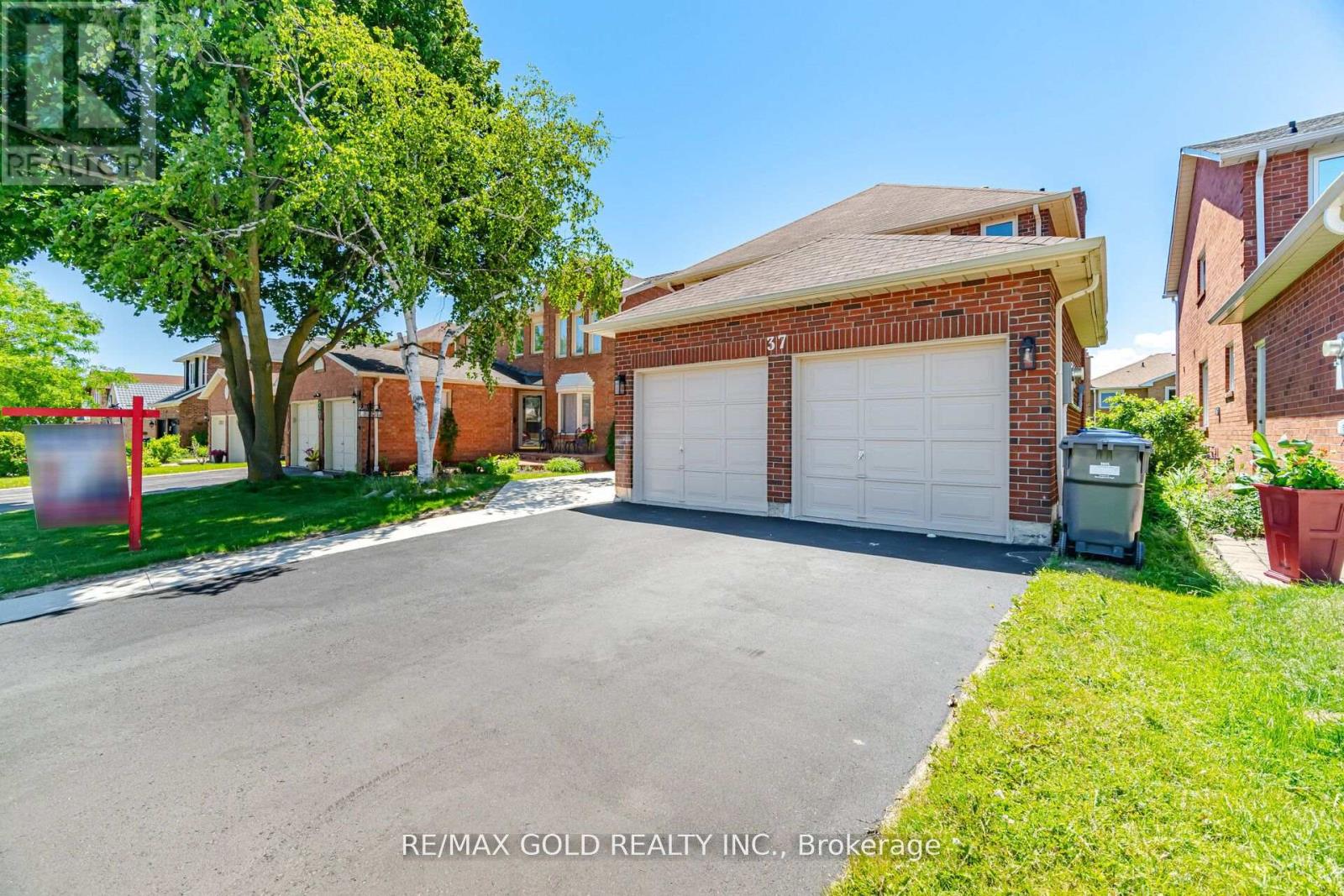 37 LORD SIMCOE DRIVE - 3