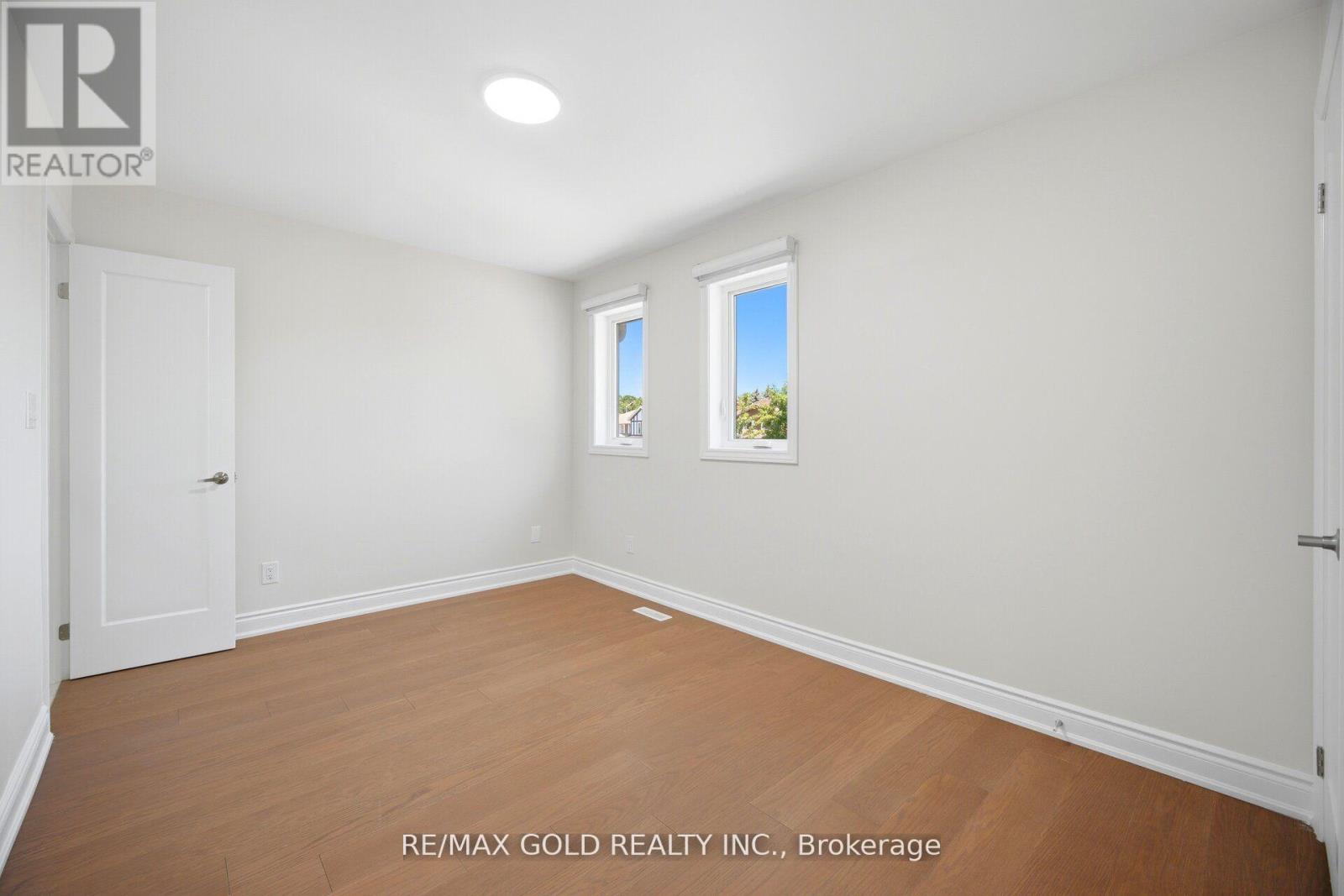 37 LORD SIMCOE DRIVE - 31