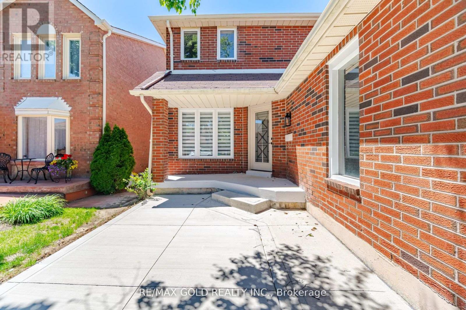 37 LORD SIMCOE DRIVE - 4