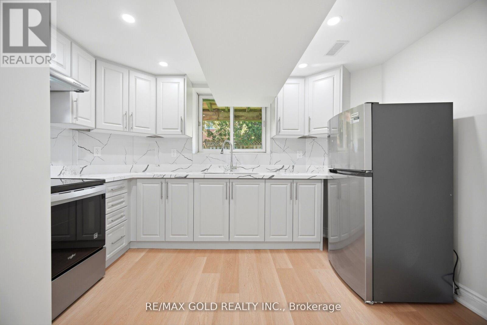 37 LORD SIMCOE DRIVE - 40
