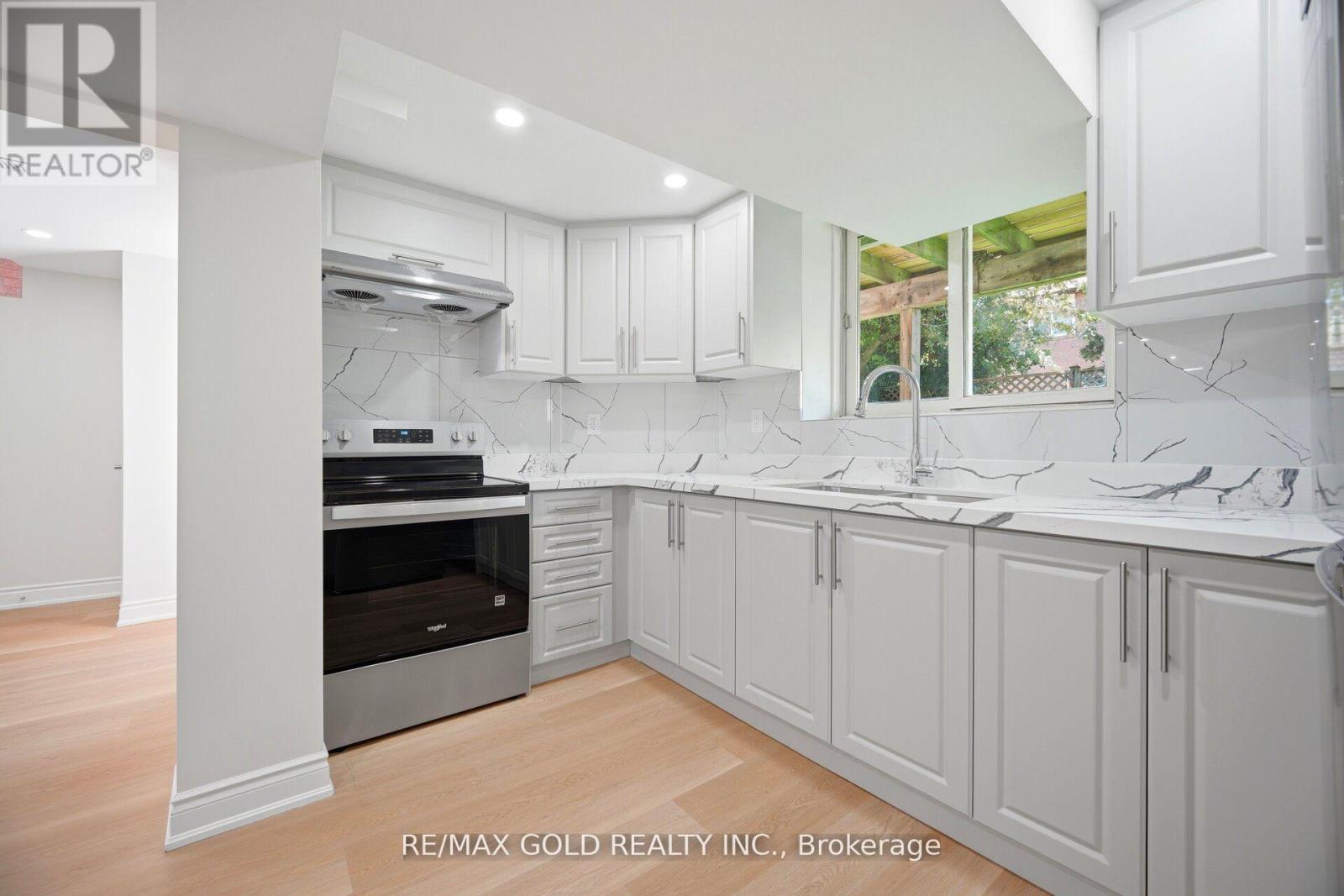 37 LORD SIMCOE DRIVE - 41